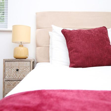 2Bedroom Home- Free Parking, Wi-Fi & Patio- Available For Long Or Short Term Bristol Eksteriør billede