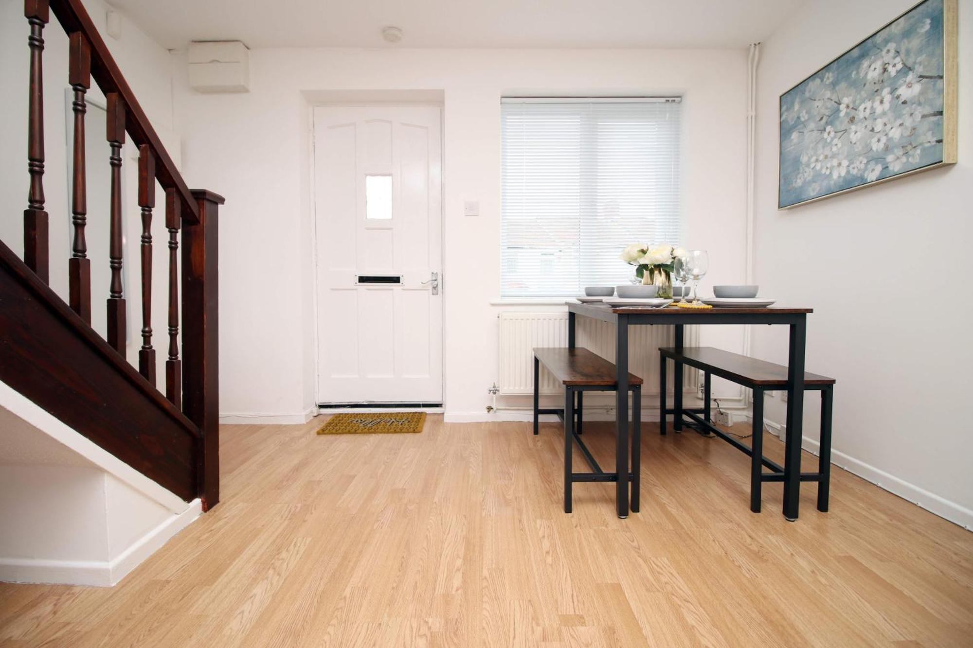 2Bedroom Home- Free Parking, Wi-Fi & Patio- Available For Long Or Short Term Bristol Eksteriør billede