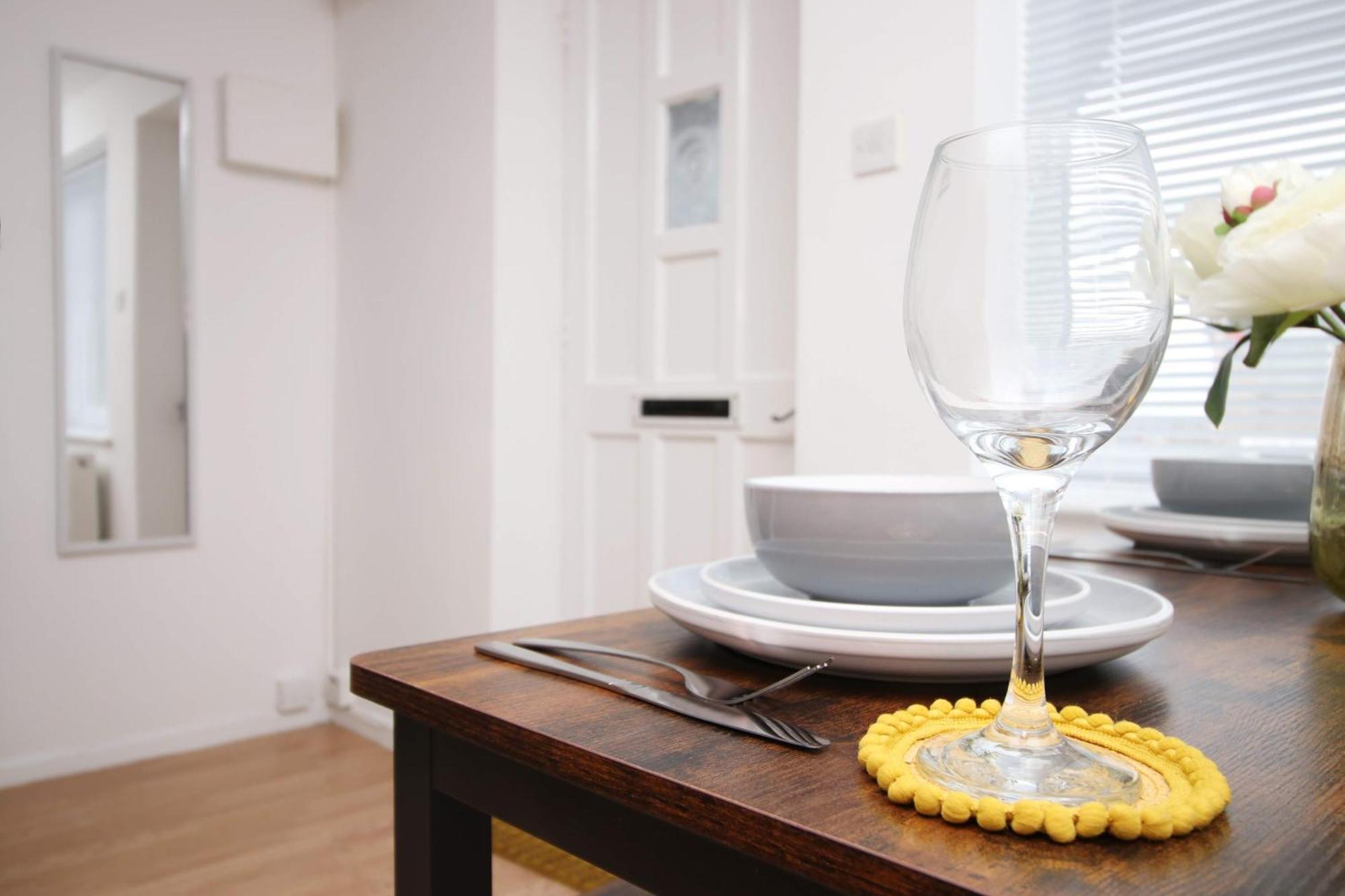2Bedroom Home- Free Parking, Wi-Fi & Patio- Available For Long Or Short Term Bristol Eksteriør billede